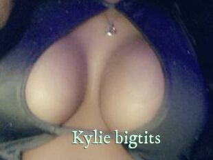 Kylie_bigtits